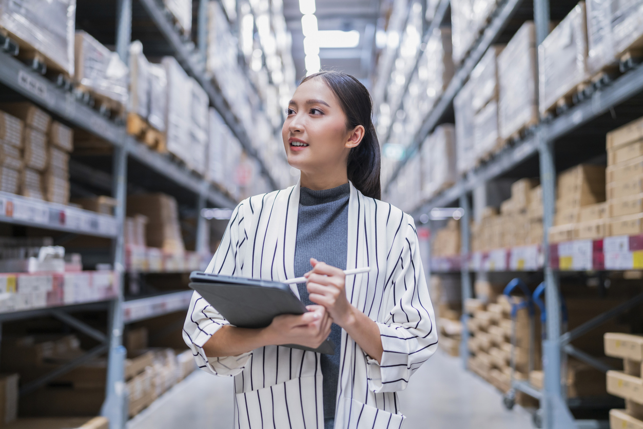 How an Order Management System (OMS) Improves Order Fulfillment Efficiency